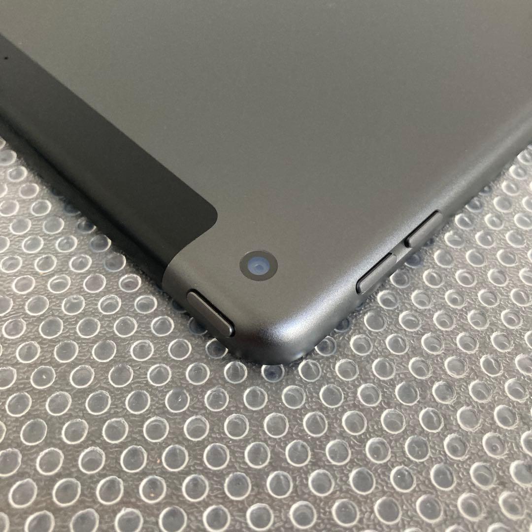3657【早い者勝ち】iPad8 第8世代 32GB SIMフリー☆
