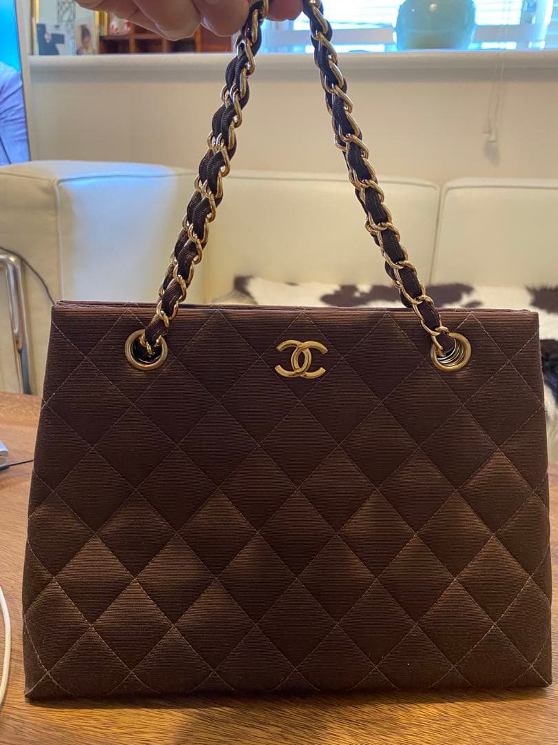 シャネル　キルティングバッグ　こげちゃ色