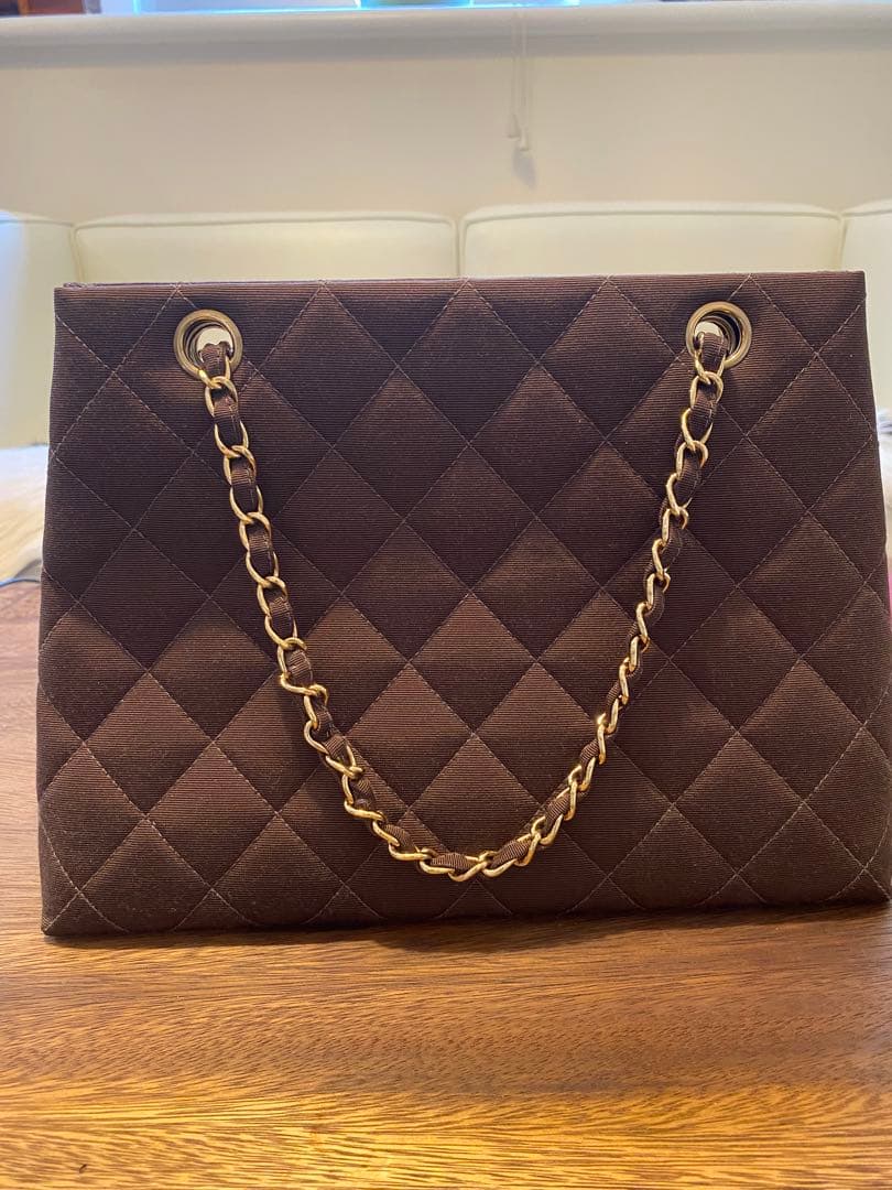 シャネル　キルティングバッグ　こげちゃ色