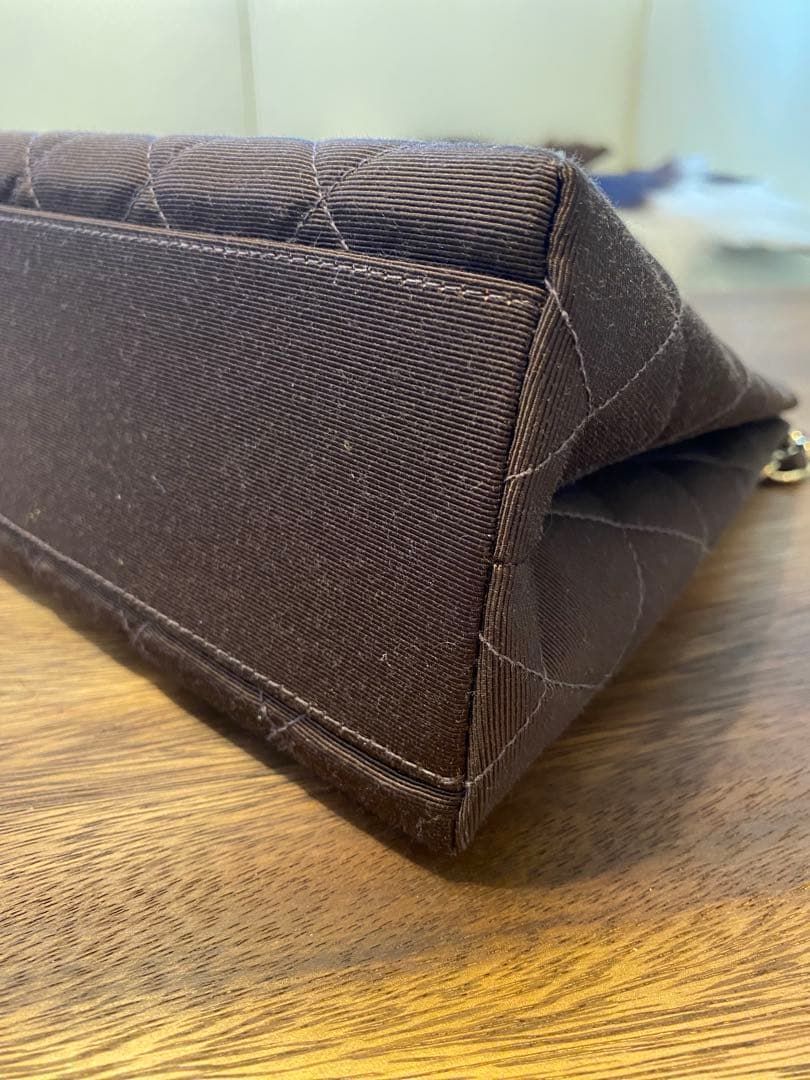 シャネル　キルティングバッグ　こげちゃ色