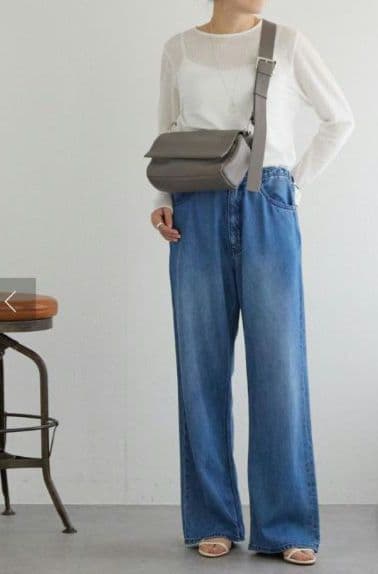 ビアズリー　ショルダーバッグ　レザーボディバッグ　グレイッシュベージュ