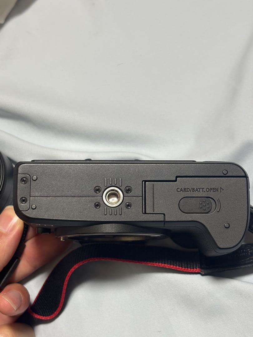 ミラーレス一眼　EOS Kiss M ダブルレンズキット