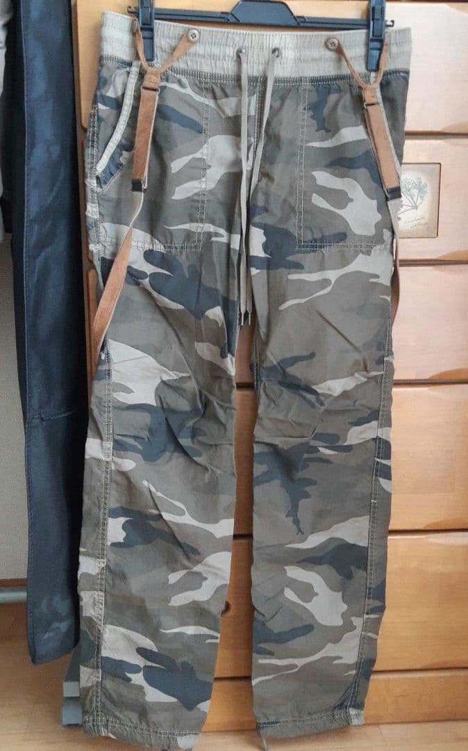 GOA 迷彩 サスペンダー付きカーゴパンツ