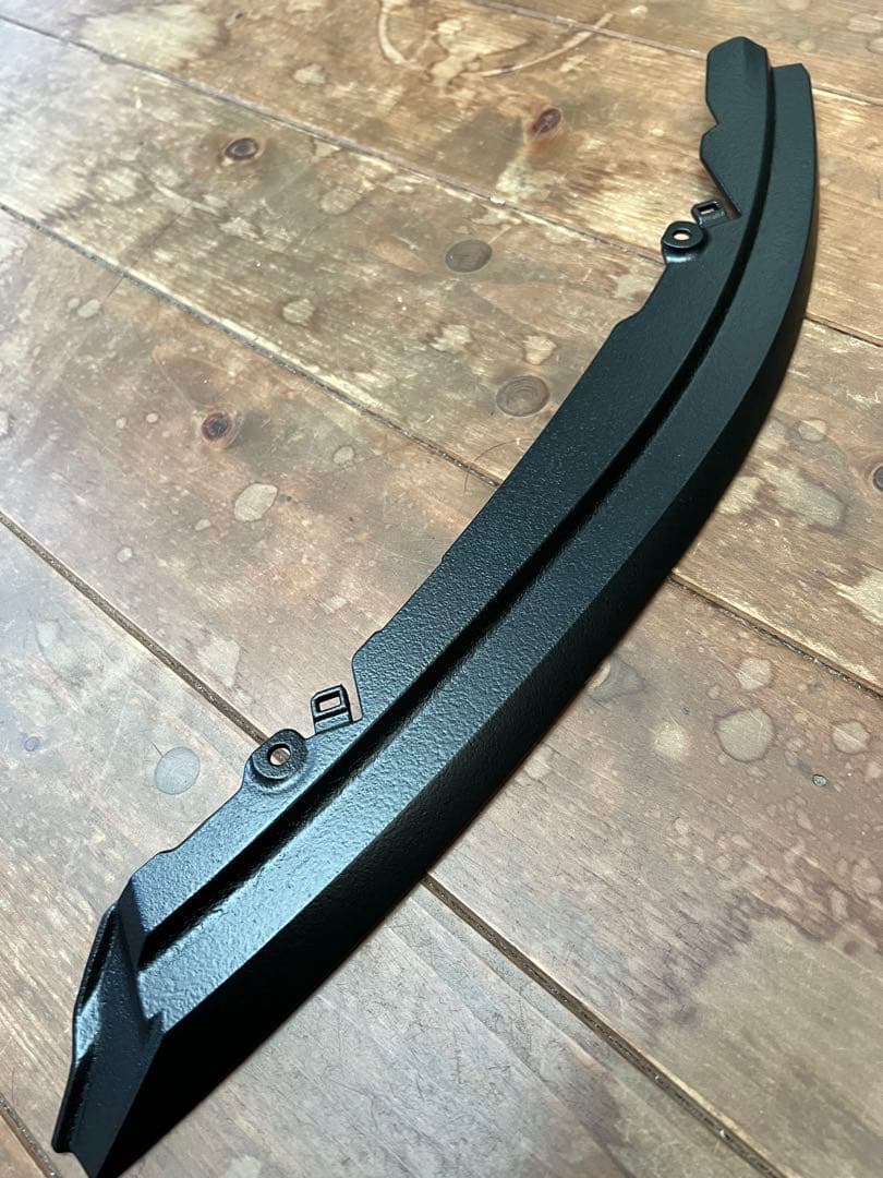 送料込み。新型デリカD5 フロントグリル周り一式 チッピング塗装品