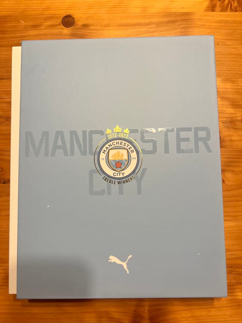 【マンチェスター・シティ2022-2023トレブル記念ユニフォームセット】タグ付