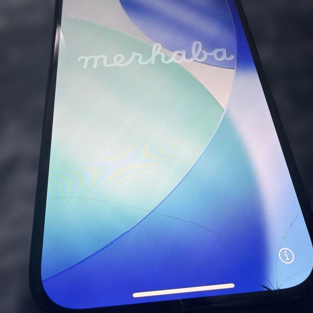 iPhone 15 本体 両面ひび割れあり