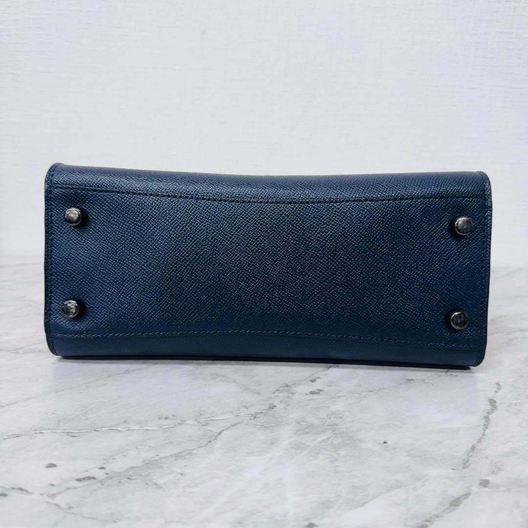 ✨COACH✨コーチ✨ターンロック✨ホワイト✨ネイビー✨ピンク✨レザー✨バッグ✨