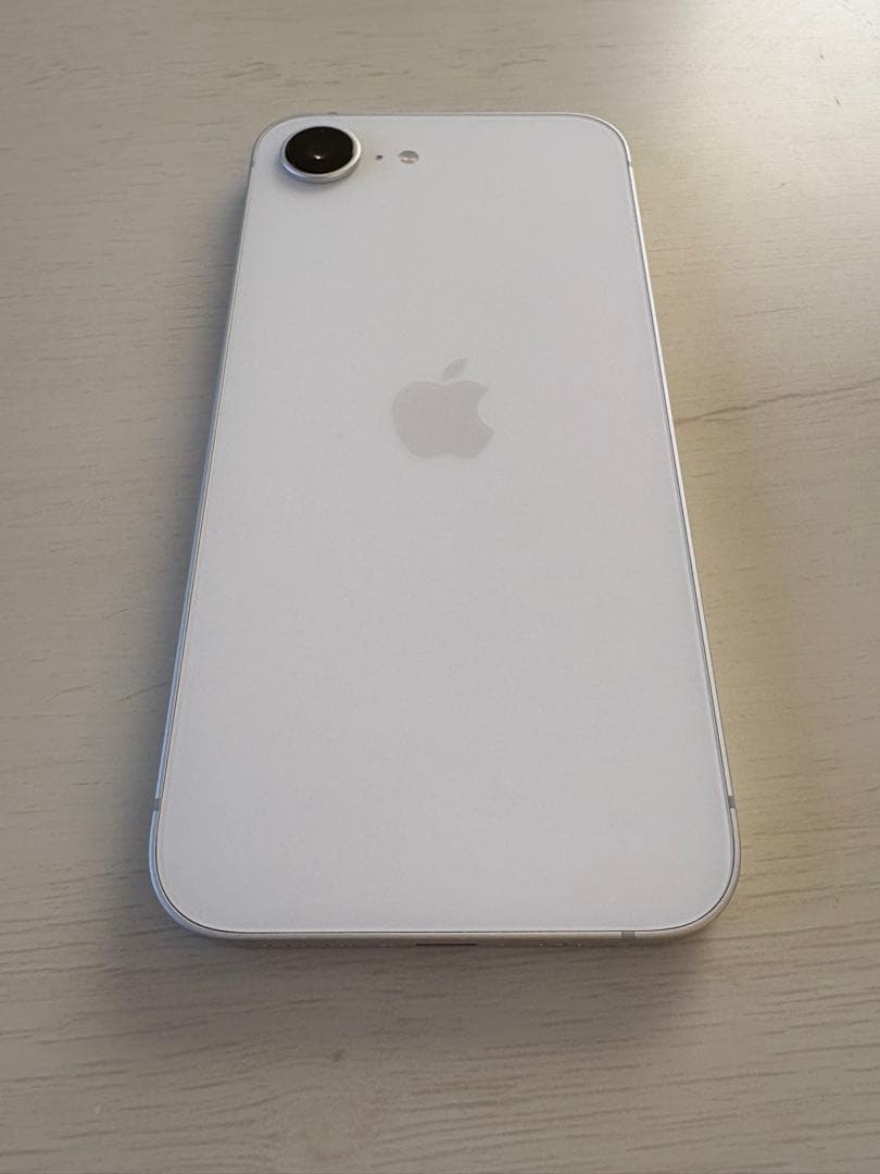 iPhone 16eホワイト