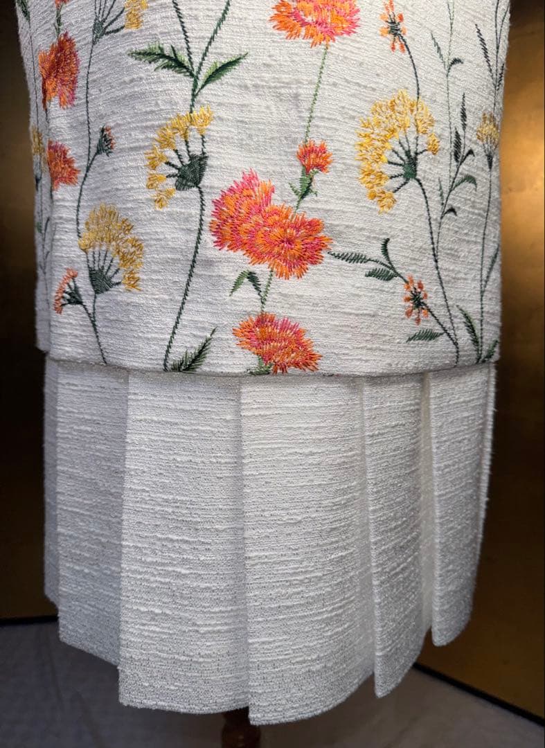 【Reneルネ】ＤM掲載品新品タグ付定価154,000円花柄刺繍 ワンピース38