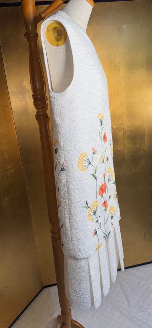 【Reneルネ】ＤM掲載品新品タグ付定価154,000円花柄刺繍 ワンピース38