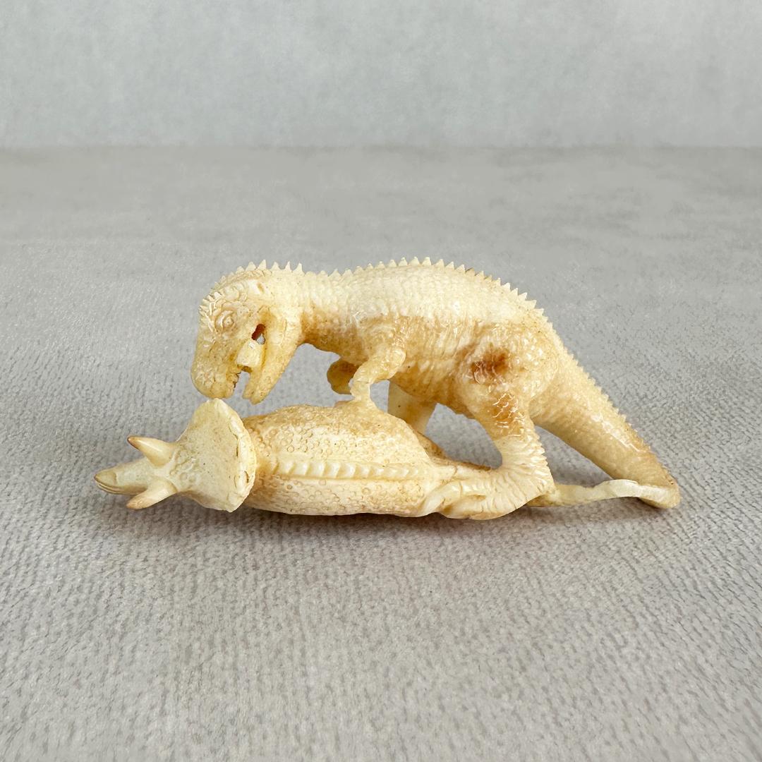 根付　置根付　恐竜　彫刻　セイウチ牙製　置物　ミ10