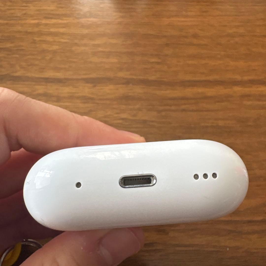 AirPods第二世代本体 ホワイト 充電ケース付き