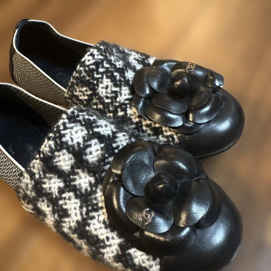 CHANEL フラットシューズ ブラック/ホワイト　38C