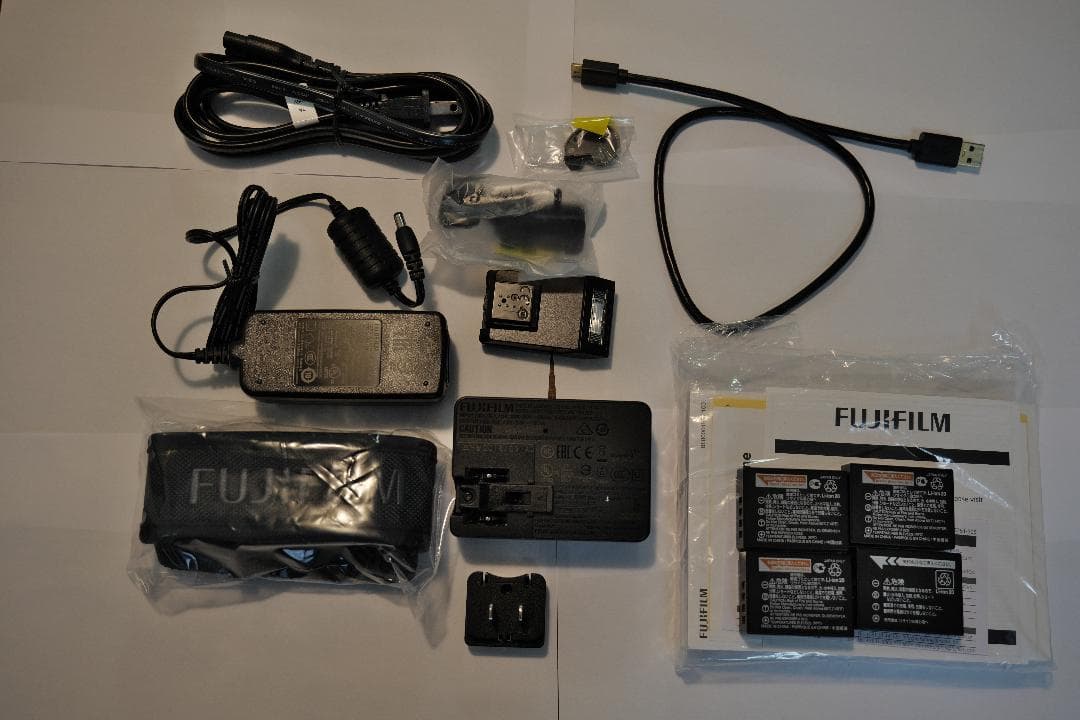 富士フィルム X-H1ボデイと縦電源グリップ キットとバッテリー4個付属(美品)