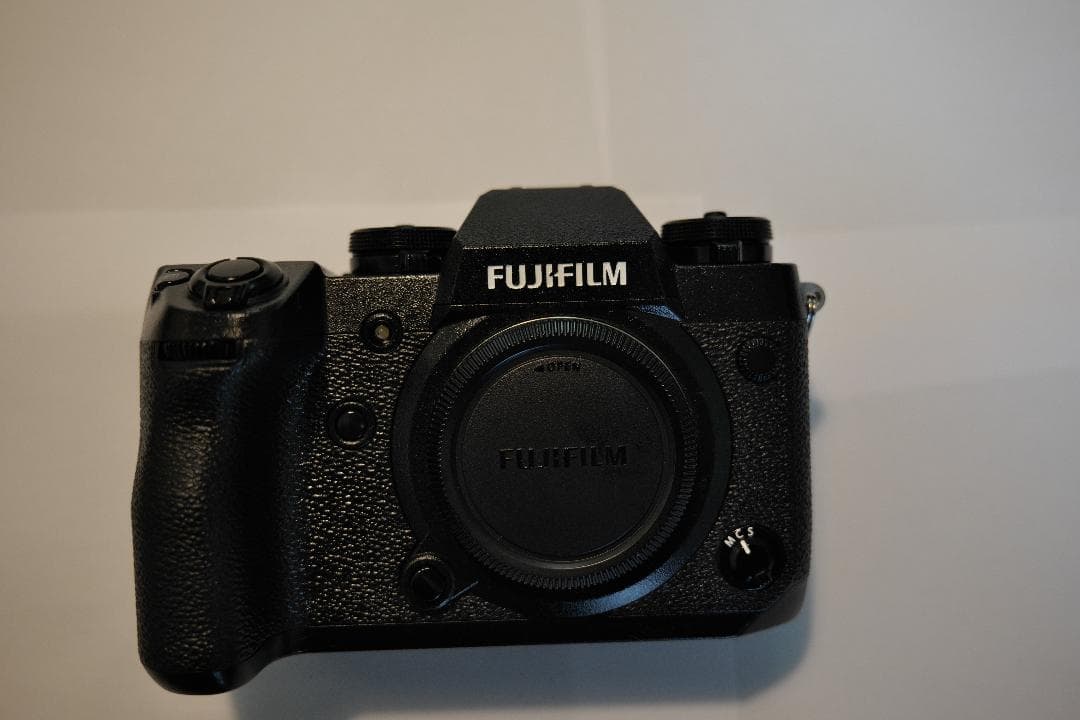 富士フィルム X-H1ボデイと縦電源グリップ キットとバッテリー4個付属(美品)