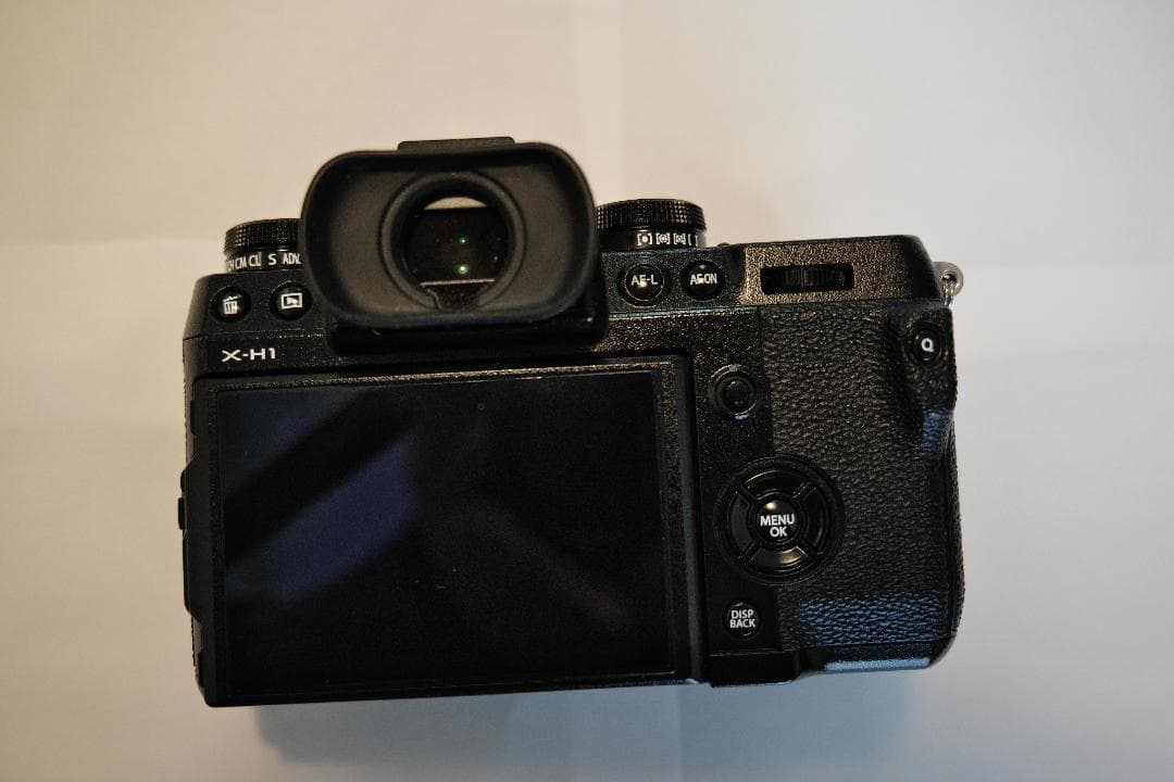 富士フィルム X-H1ボデイと縦電源グリップ キットとバッテリー4個付属(美品)