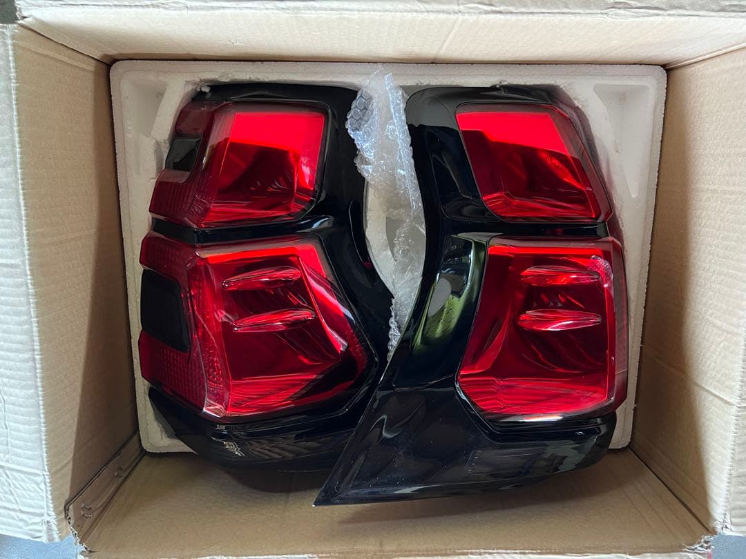 【今年中】ランドクルーザープラド150系 社外テールランプ