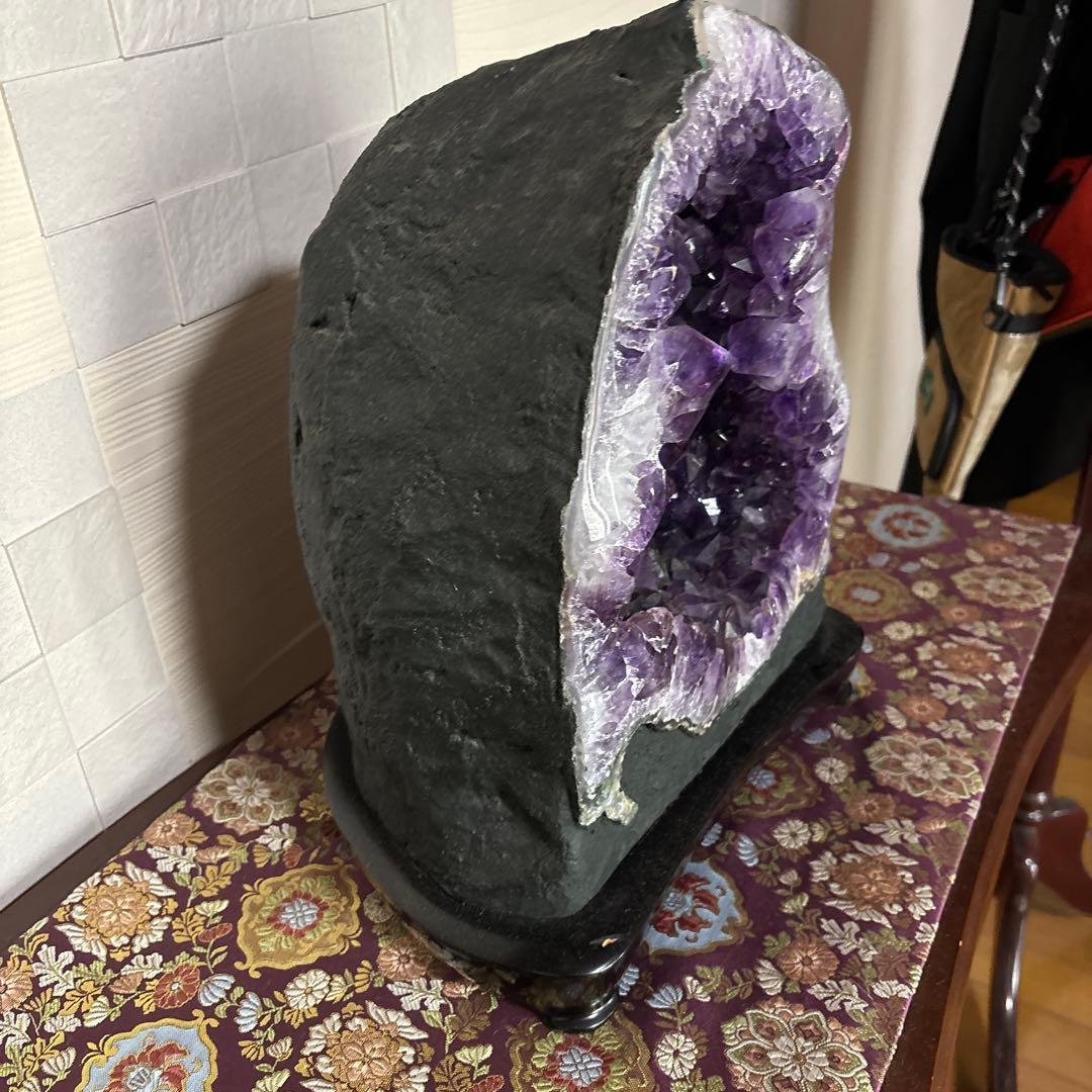 アメジスト結晶の置物 木製台座付き