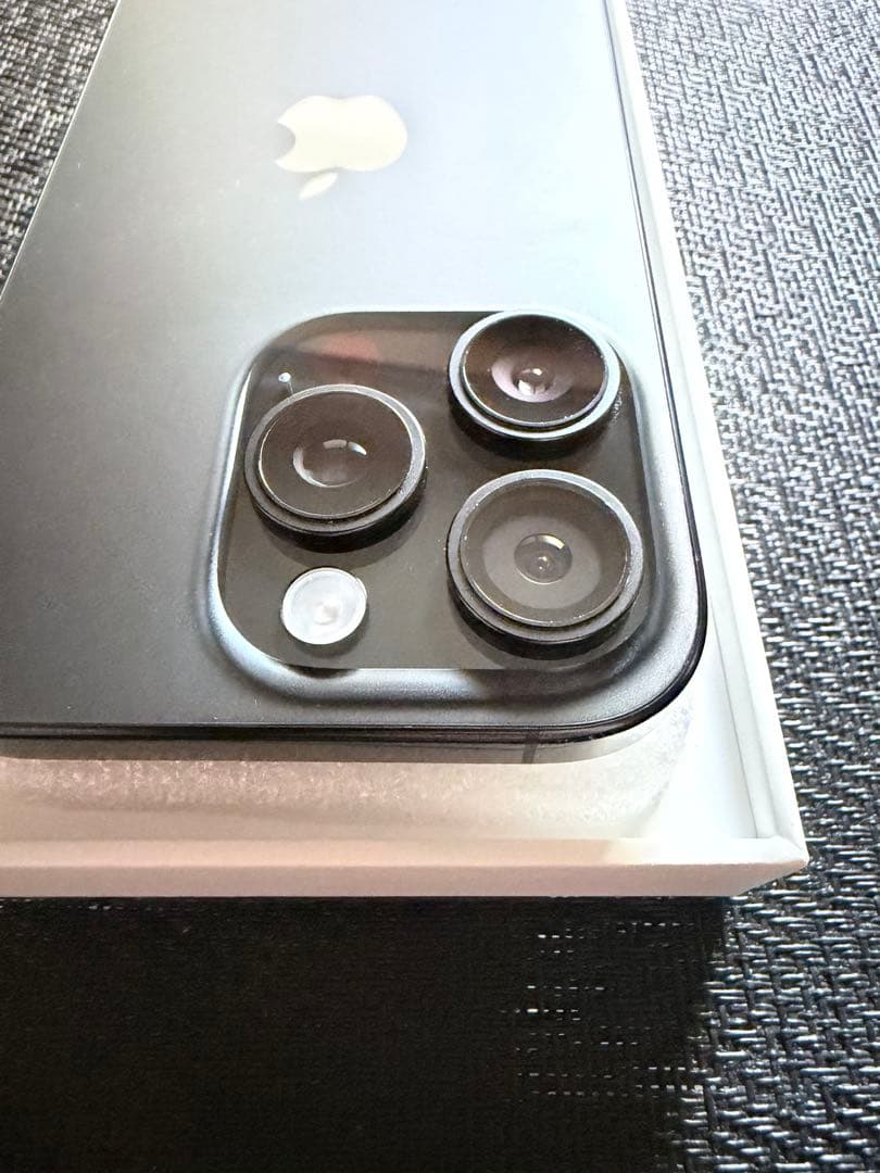 iPhone 16 Pro 512GB ブラックチタニウム 美品 箱あり