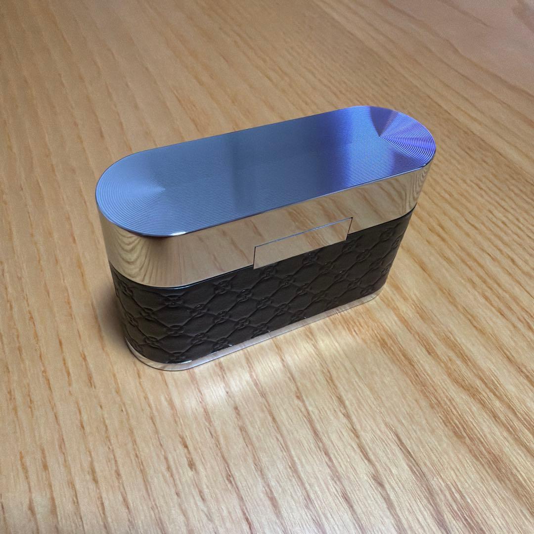 BUTTONS Clip ワイヤレスイヤホン ブラック・シルバー