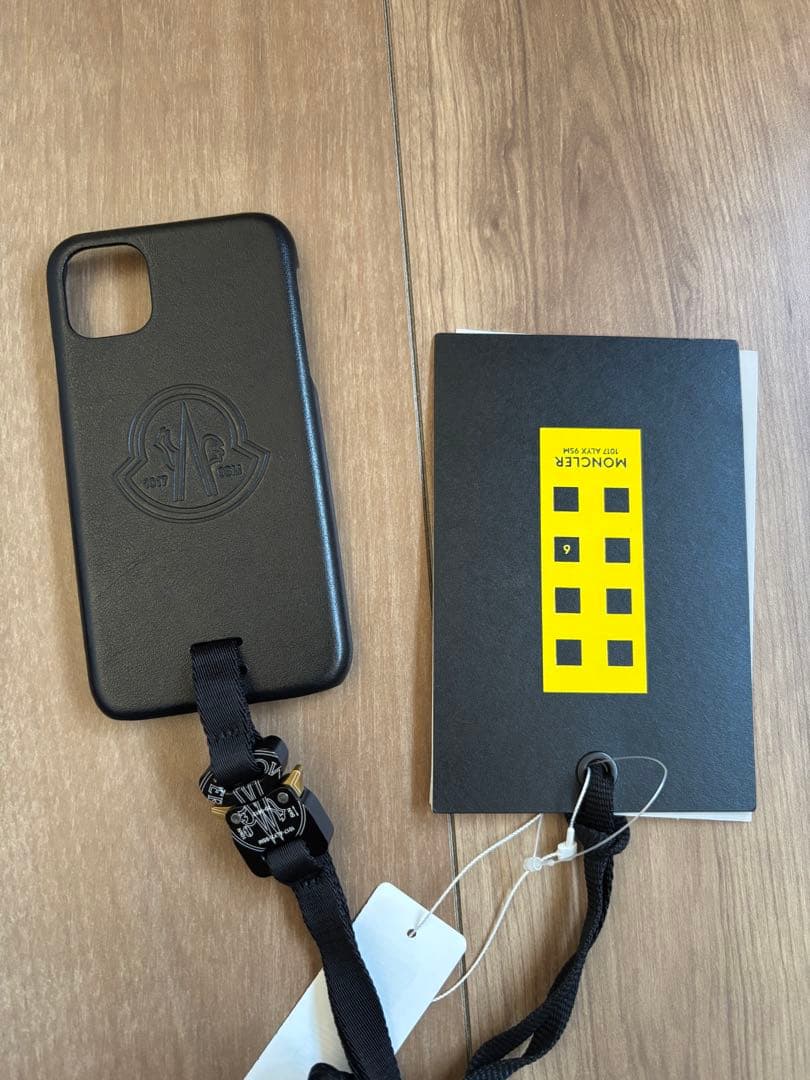 MONCLER iPhone11用ケース ブラック ストラップ付き