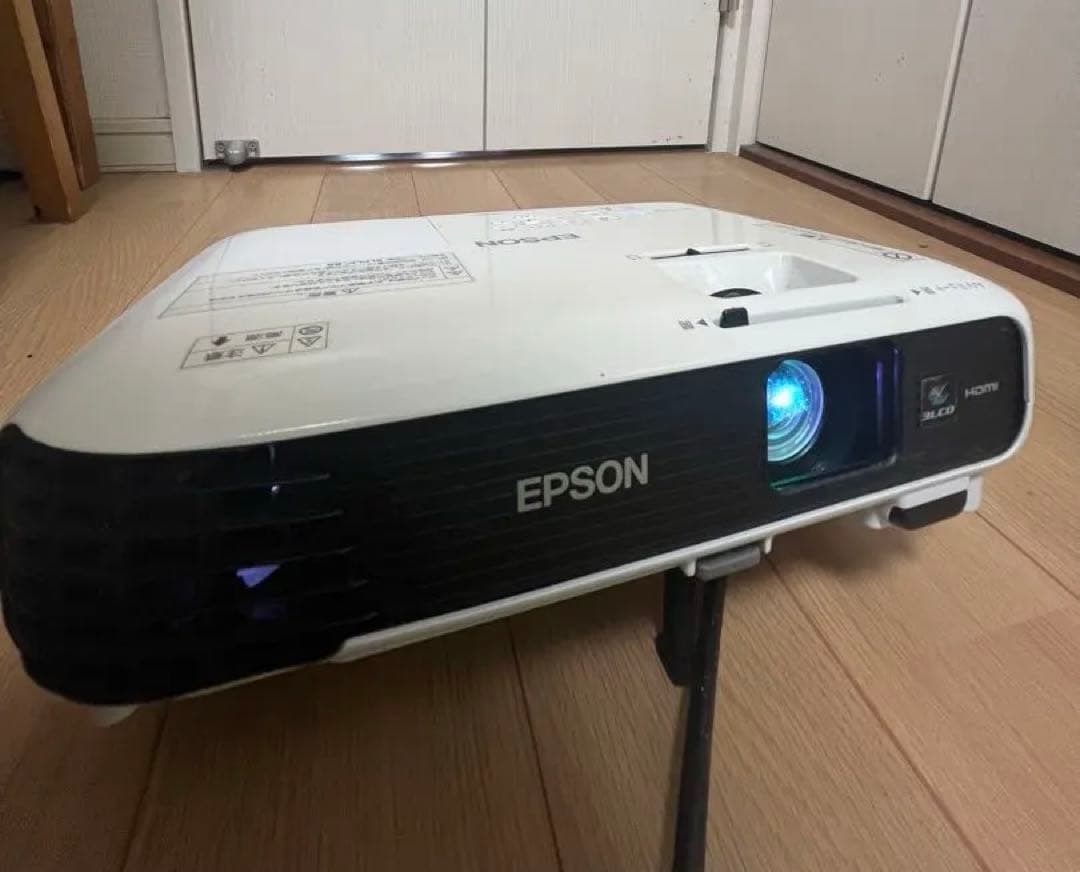 【美品】EPSON EB-S04 プロジェクター本体 ランプ寿命◎使用時間短！！