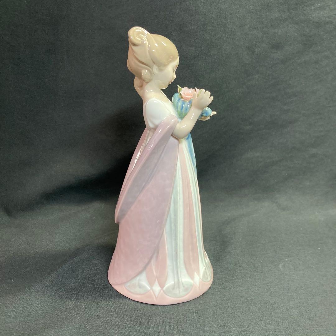 絶版【美品】リヤドロ LLADRO 8151 花束を抱えて