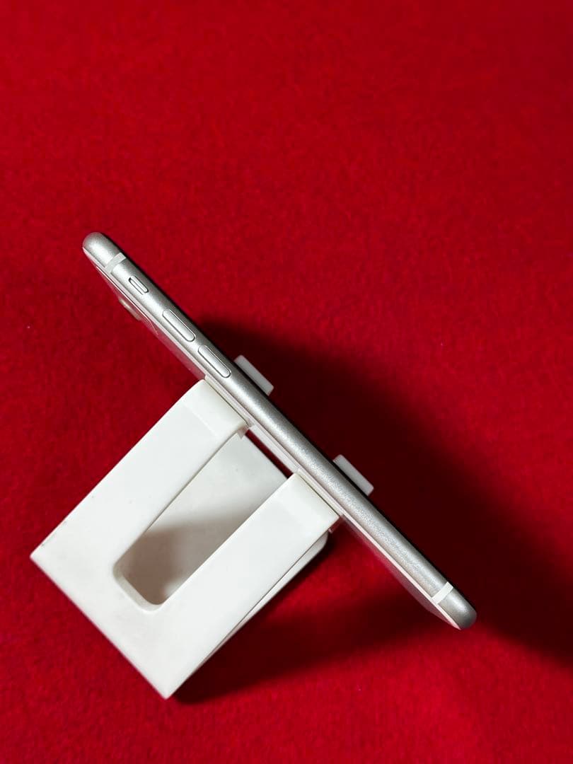 【7997】iPhone SE3第3世代スターライト 64GB simフリー