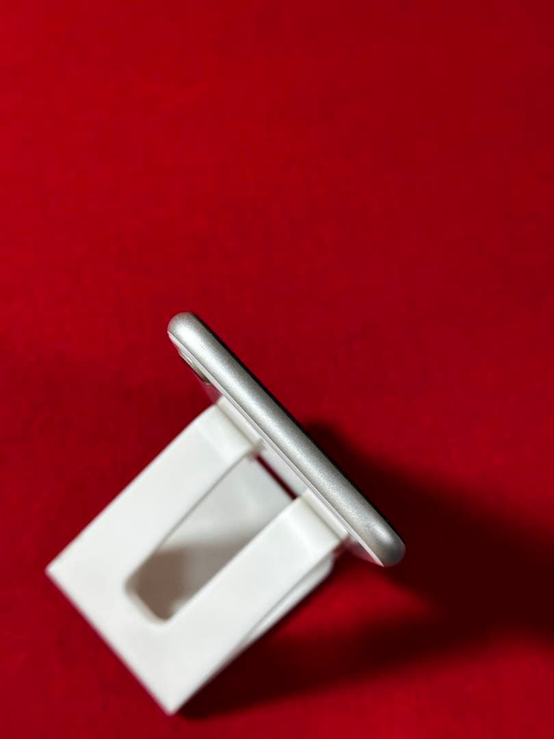 【7997】iPhone SE3第3世代スターライト 64GB simフリー