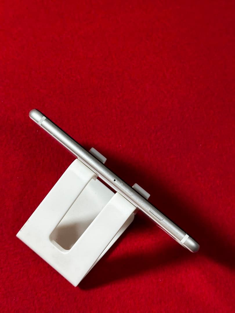 【7997】iPhone SE3第3世代スターライト 64GB simフリー