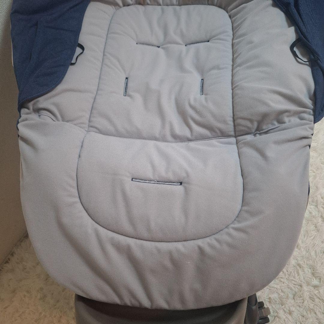 【美品】コンビ ネムリラ 4キャス 手動 ハイローチェア