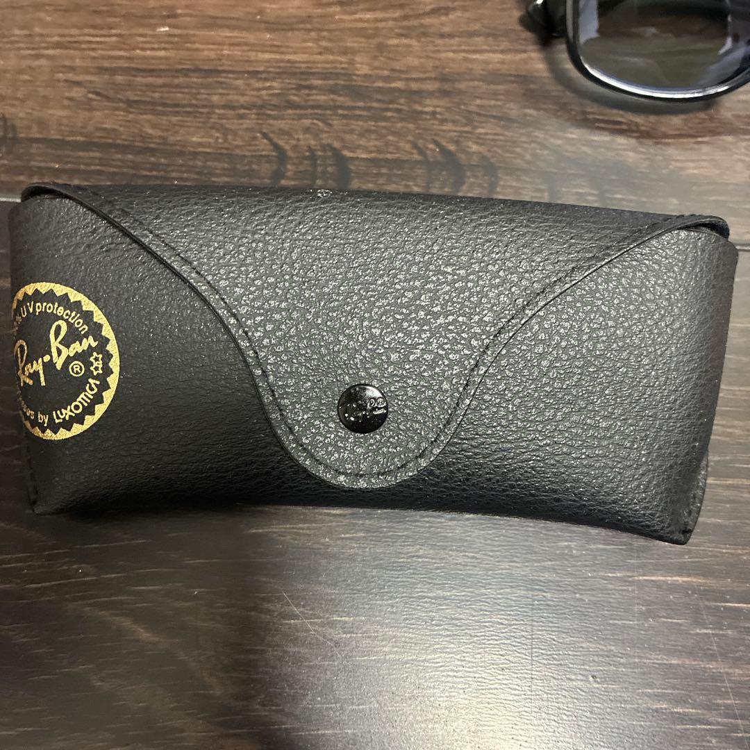 RB2132F ニューウェイファーラー レイバン　サングラス