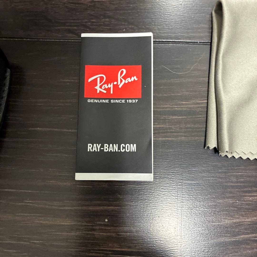 RB2132F ニューウェイファーラー レイバン　サングラス