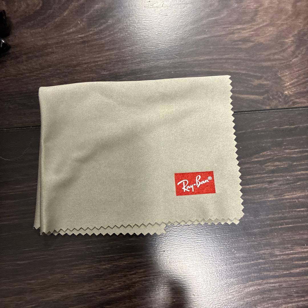 RB2132F ニューウェイファーラー レイバン　サングラス