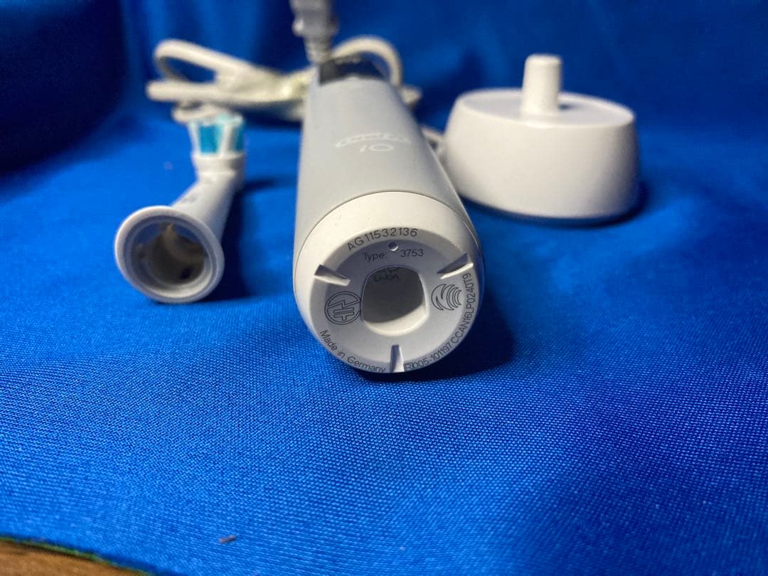 Oral-B 電動歯ブラシ本体 充電スタンド付き io 6 type3753