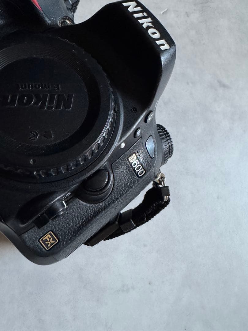 Nikon D600 デジタル一眼レフカメラ ボディ＋リモコン＋MB-D14