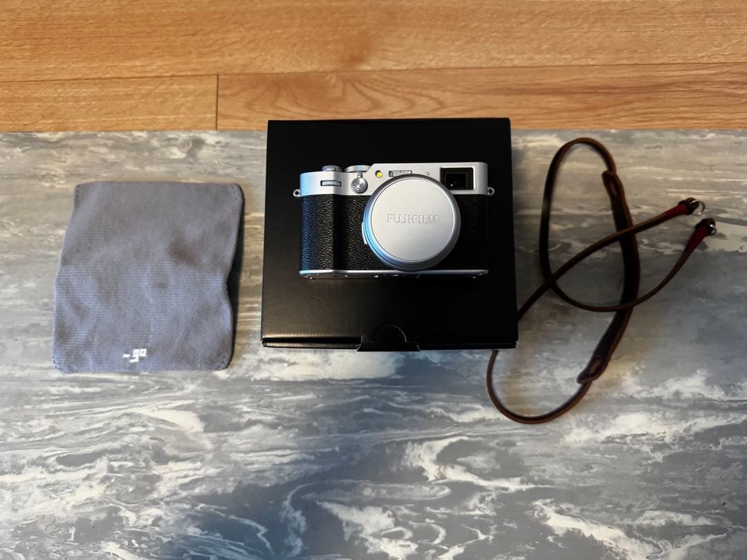 フジフイルム X100VI 【2か国語対応】/シルバー