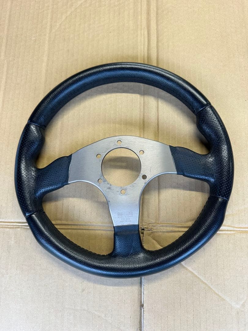 MOMO ステアリング　当時物　約32cm