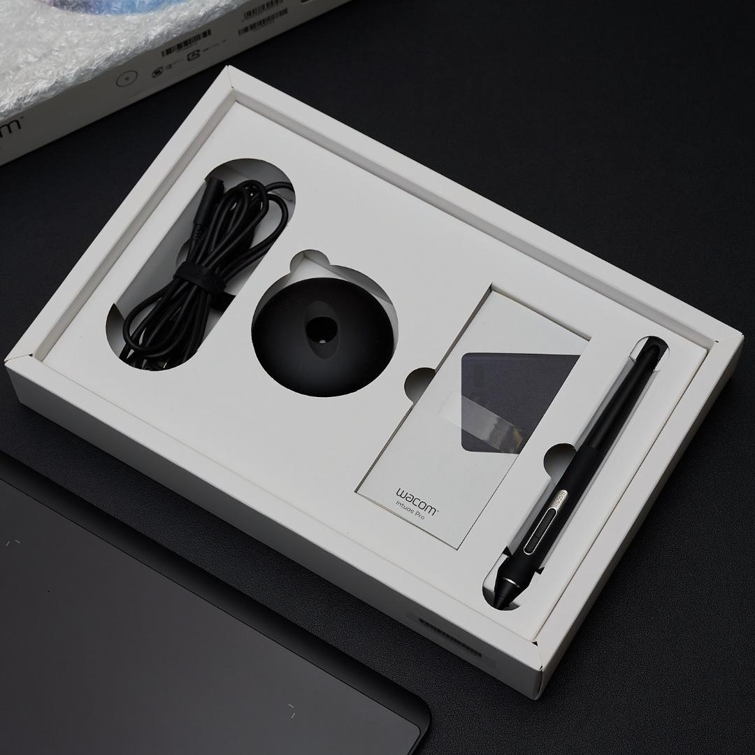 Wacom(ワコム) Intuos Pro Small PTH460K1D