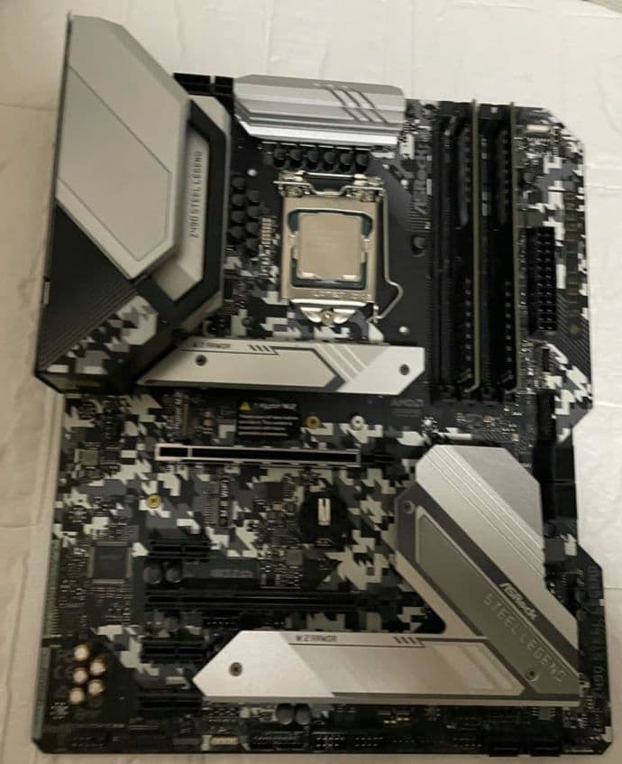 故障品 z490 steel legend i3 10100F 32GB