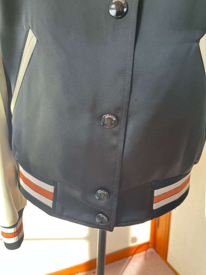 最終値下げ！！Coach 刺繍入りスカジャン 黒/白