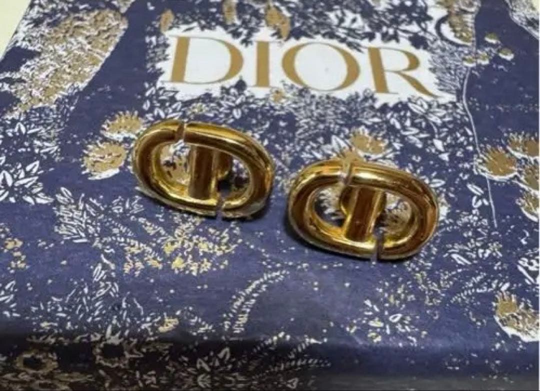 ら*と様 Dior ゴールド ピアス(両耳用) 箱無し