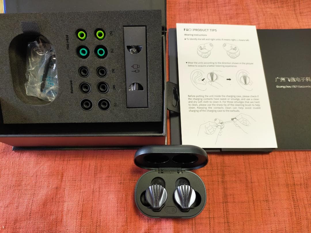 FIIO FW5 Bluetooth ワイヤレスイヤホン。