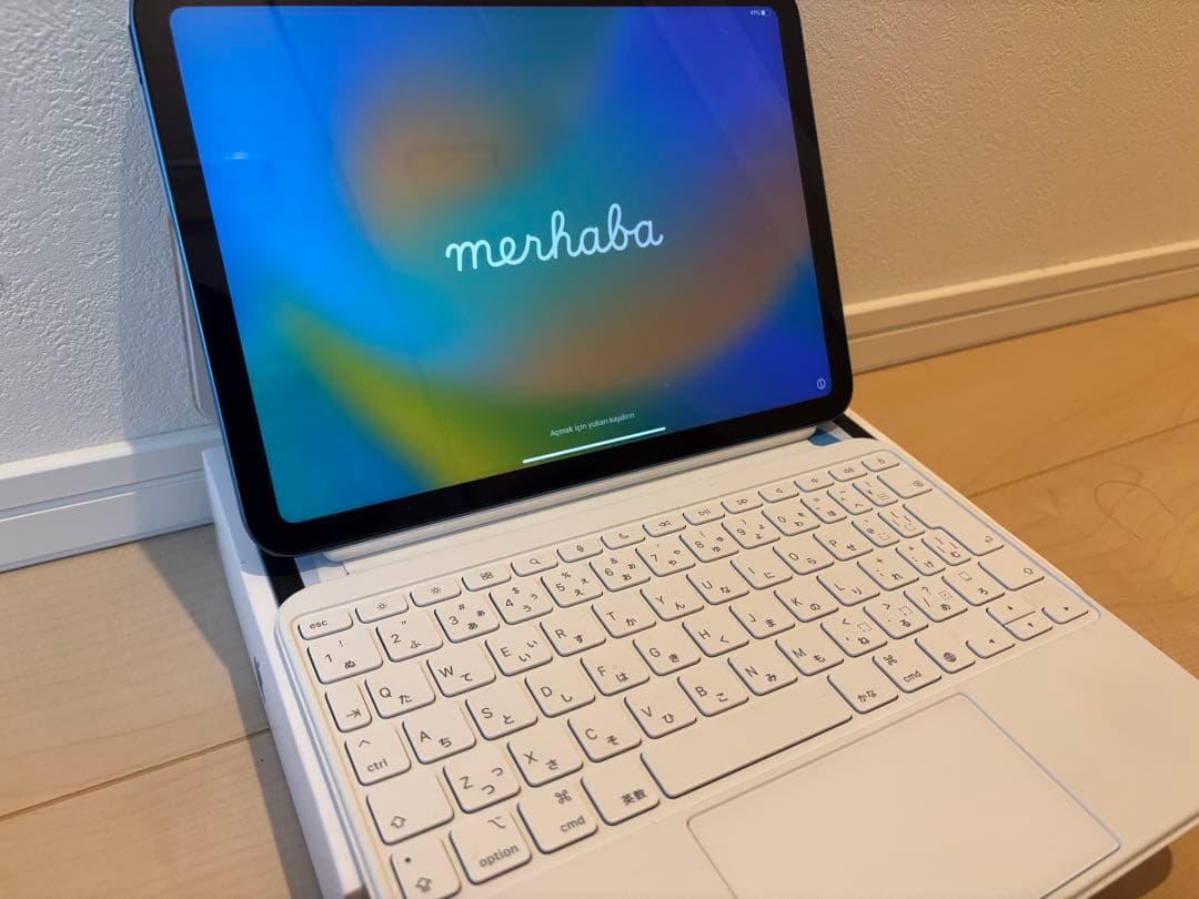 Apple iPad 第10世代 本体 ブルー (アップル純正キーボード付き⭐️)