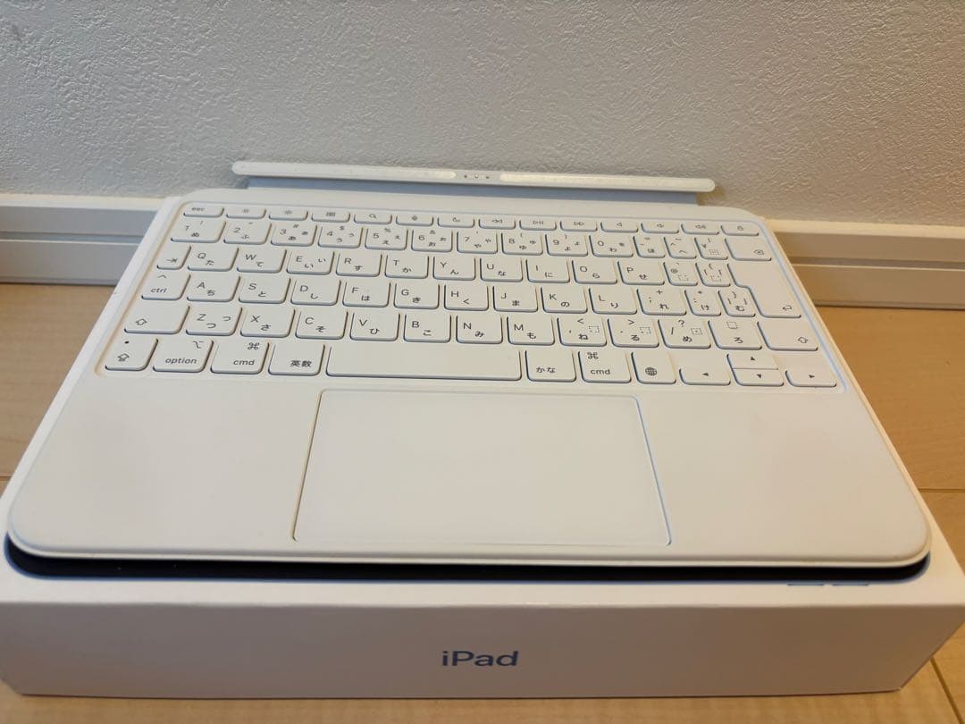 Apple iPad 第10世代 本体 ブルー (アップル純正キーボード付き⭐️)