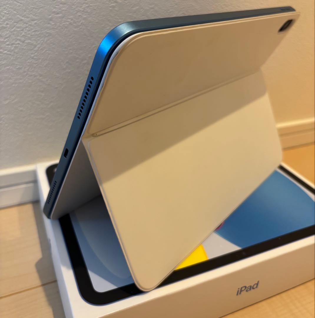 Apple iPad 第10世代 本体 ブルー (アップル純正キーボード付き⭐️)