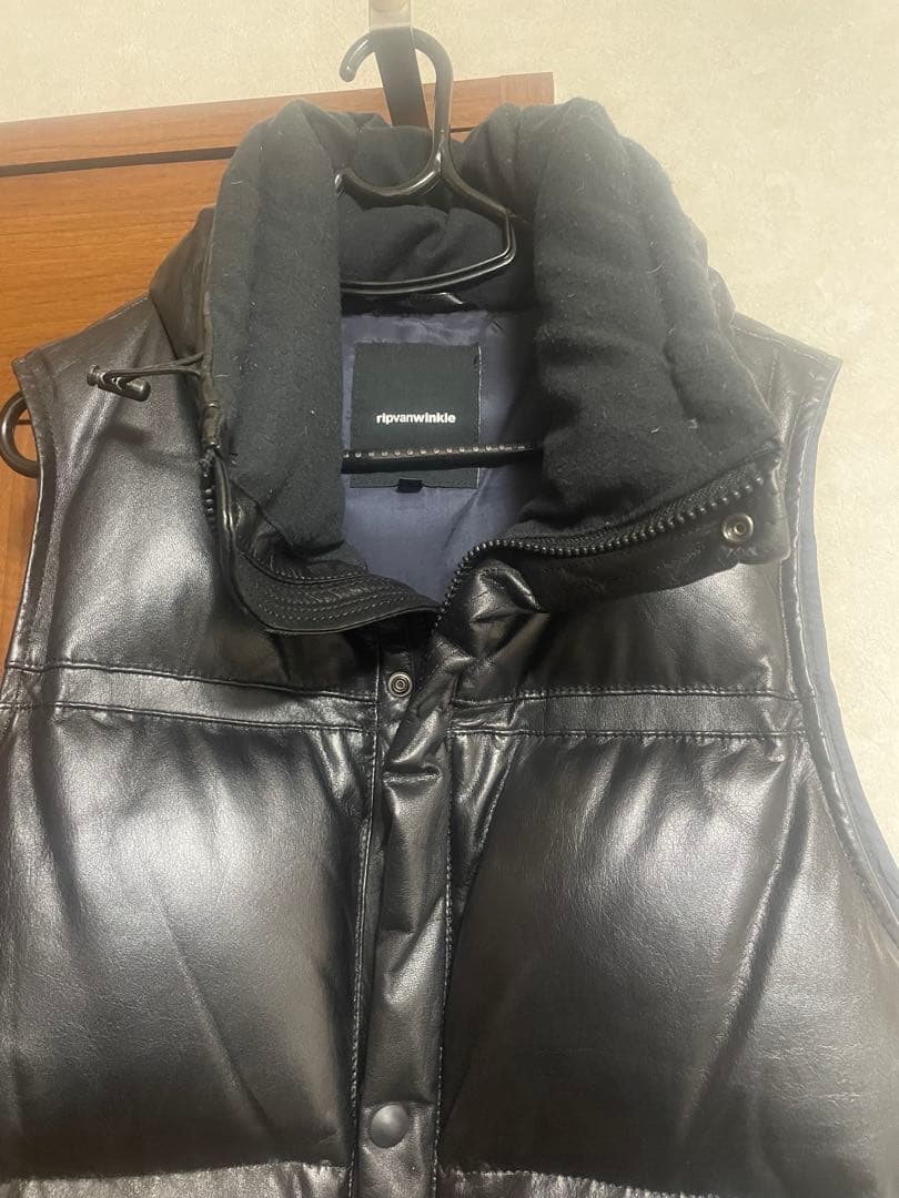 リップヴァンウィンクル　レザーダウンベスト