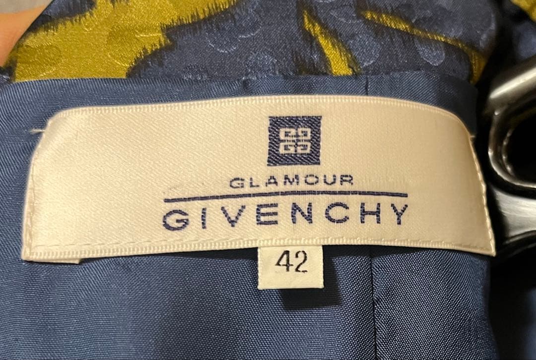 GIVENCHYの紺と淡黄グレーの総柄100%シルク長袖ワンピース　新品同様