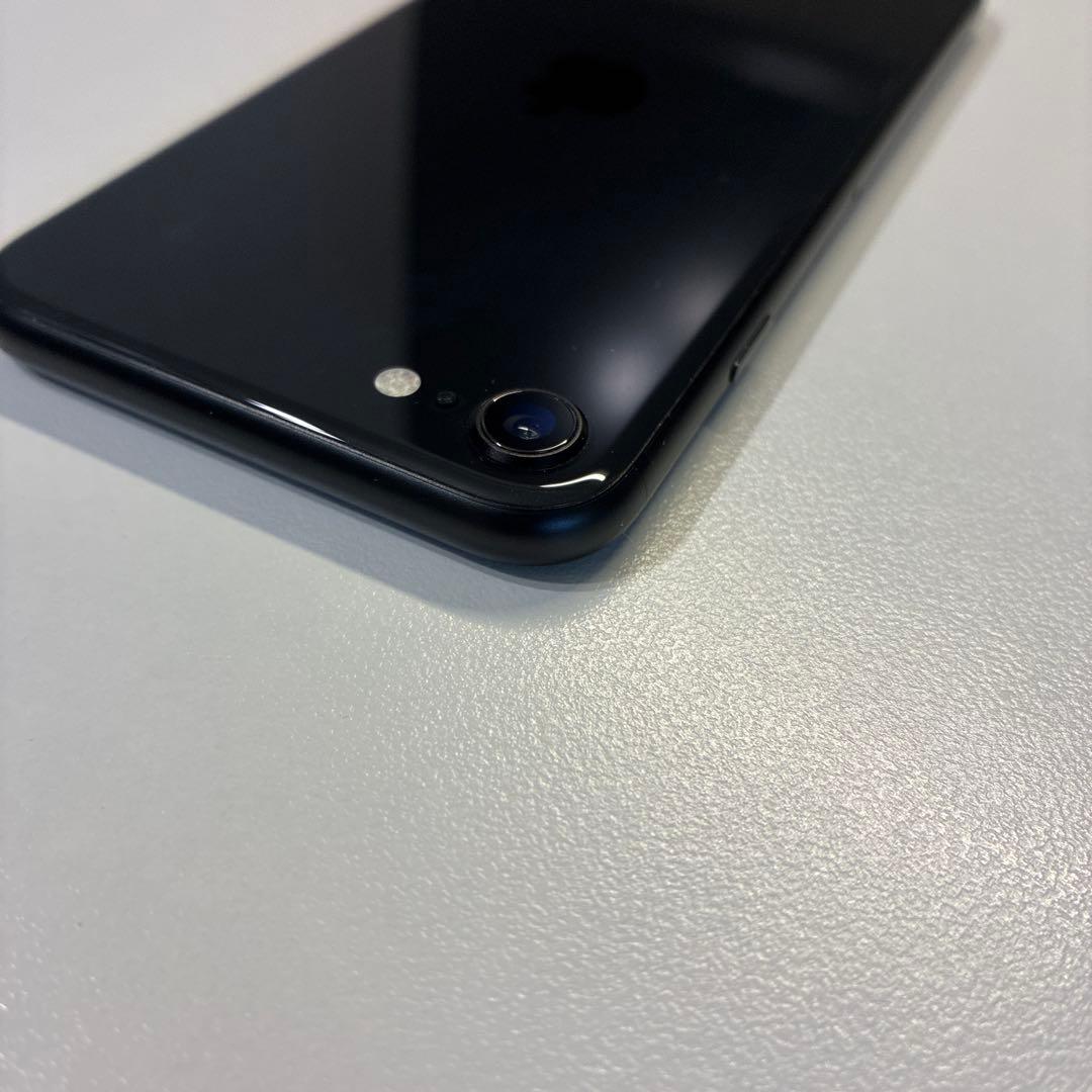 Apple iPhone SE ブラック