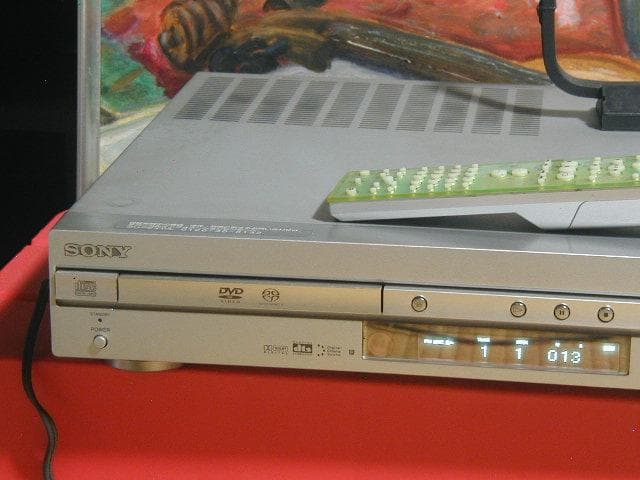 ★ソニー AVD-S1　CD・DVDプレーヤーを内蔵、AVアンプレシーバー